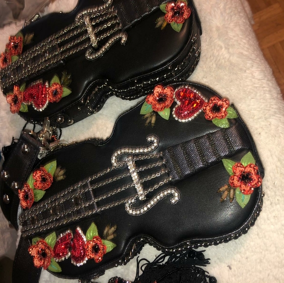 Mary Frances Heart String Leather guitar beaded Bag. Rare Luxury bag - Picture 7 of 7